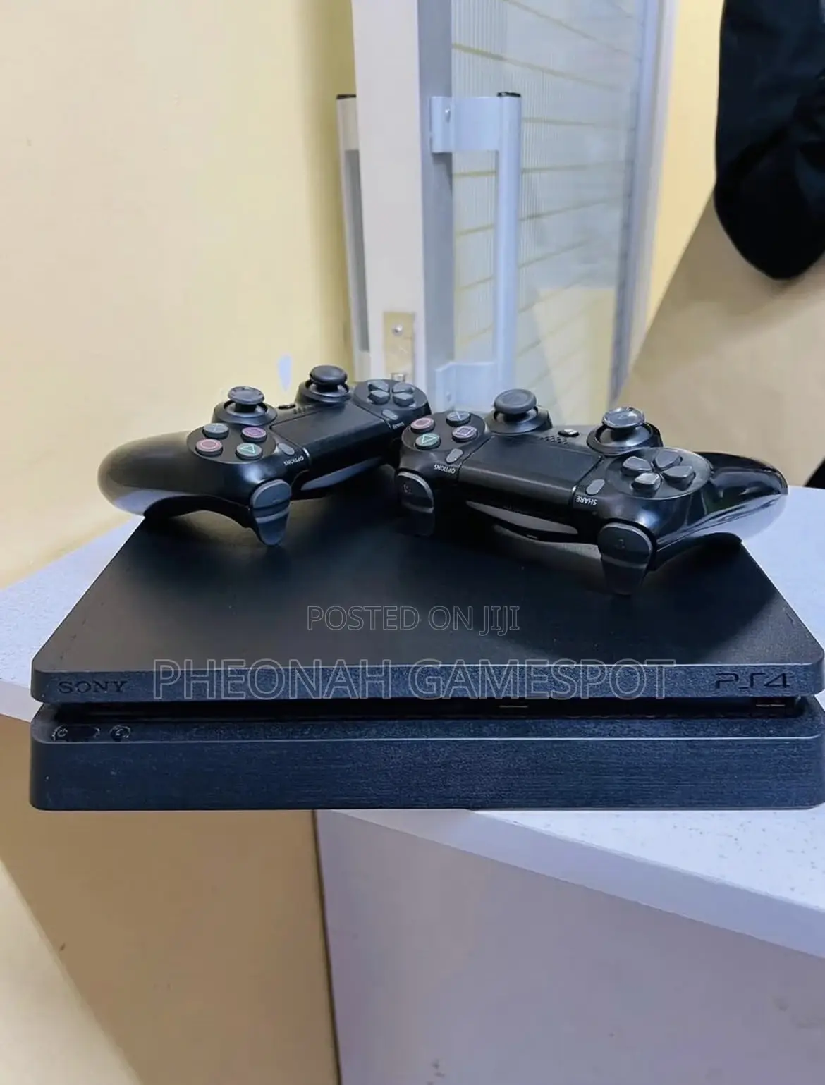 Ps4 Slim, Clean Console, 2 Pads, 19 Fun Games Inside.