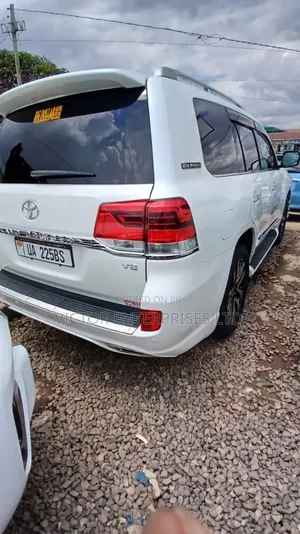 Toyota Land Cruiser 2013 White