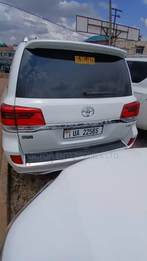 Toyota Land Cruiser 2013 White