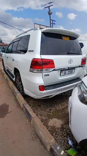 Toyota Land Cruiser 2013 White