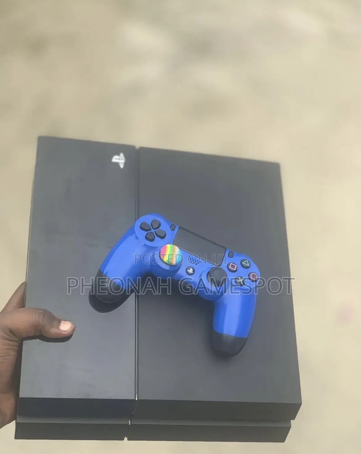 Playstation 4 Standard, 2 Pads, 19 Awesome Titles Loaded.