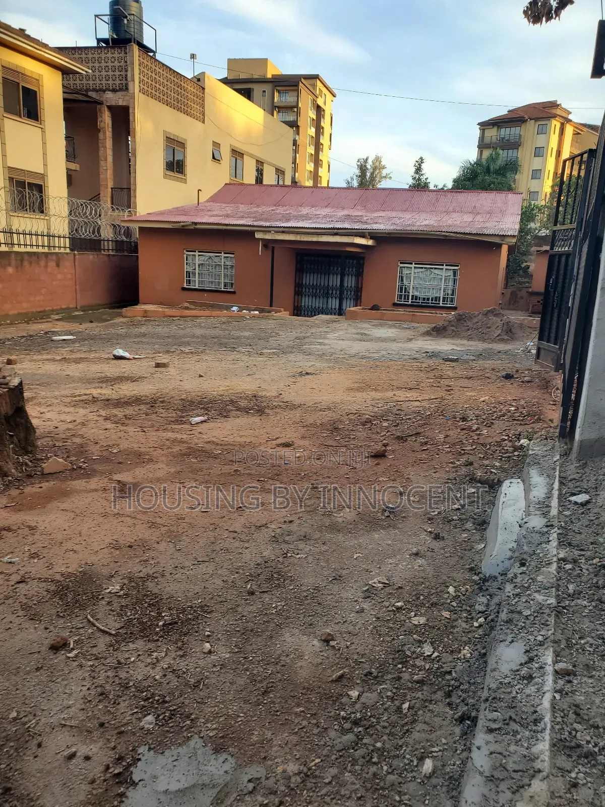 3bdrm Bungalow in Upper Mawanda Road, Central Division for rent