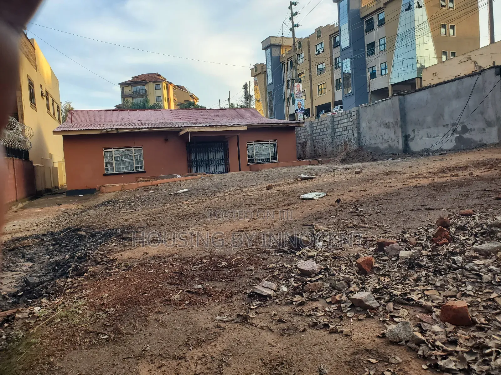 3bdrm Bungalow in Upper Mawanda Road, Central Division for rent