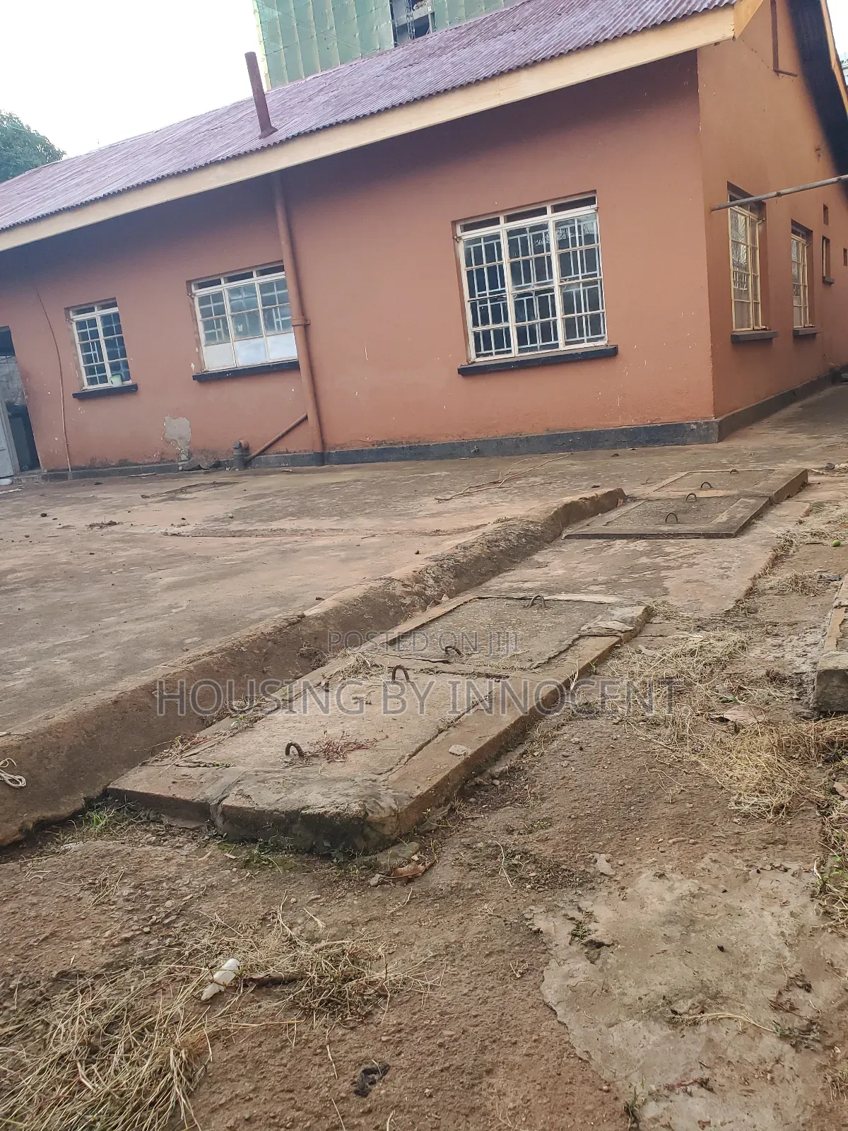 3bdrm Bungalow in Upper Mawanda Road, Central Division for rent