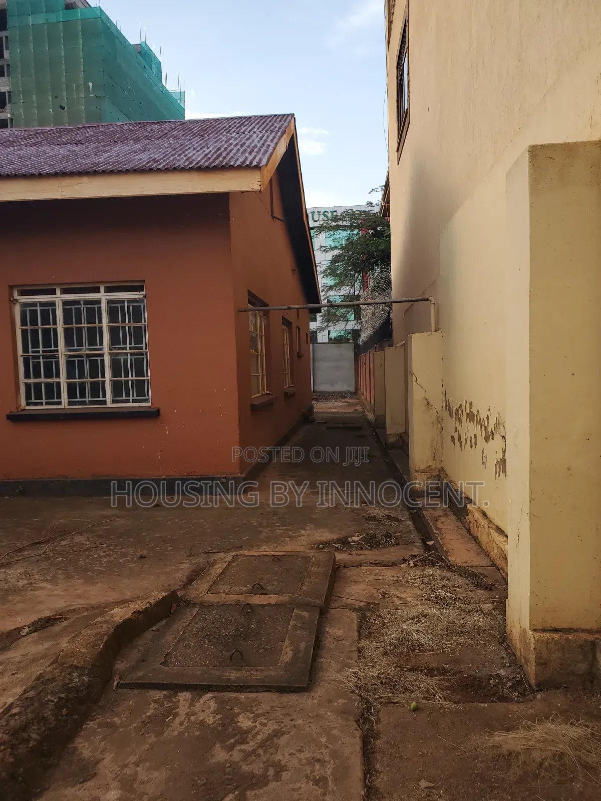 3bdrm Bungalow in Upper Mawanda Road, Central Division for rent