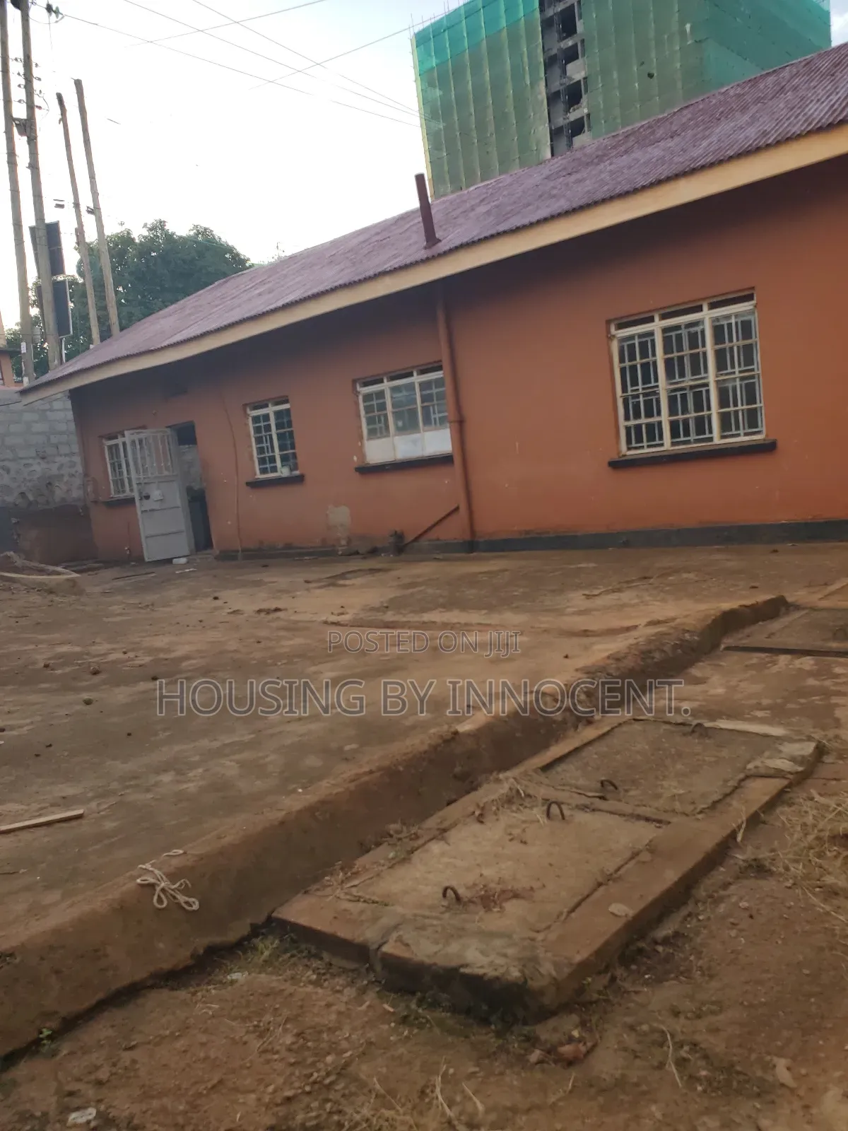 3bdrm Bungalow in Upper Mawanda Road, Central Division for rent