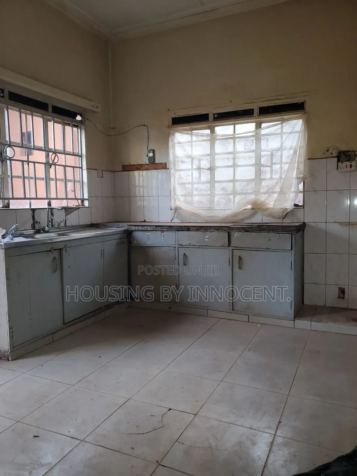 3bdrm Bungalow in Upper Mawanda Road, Central Division for rent