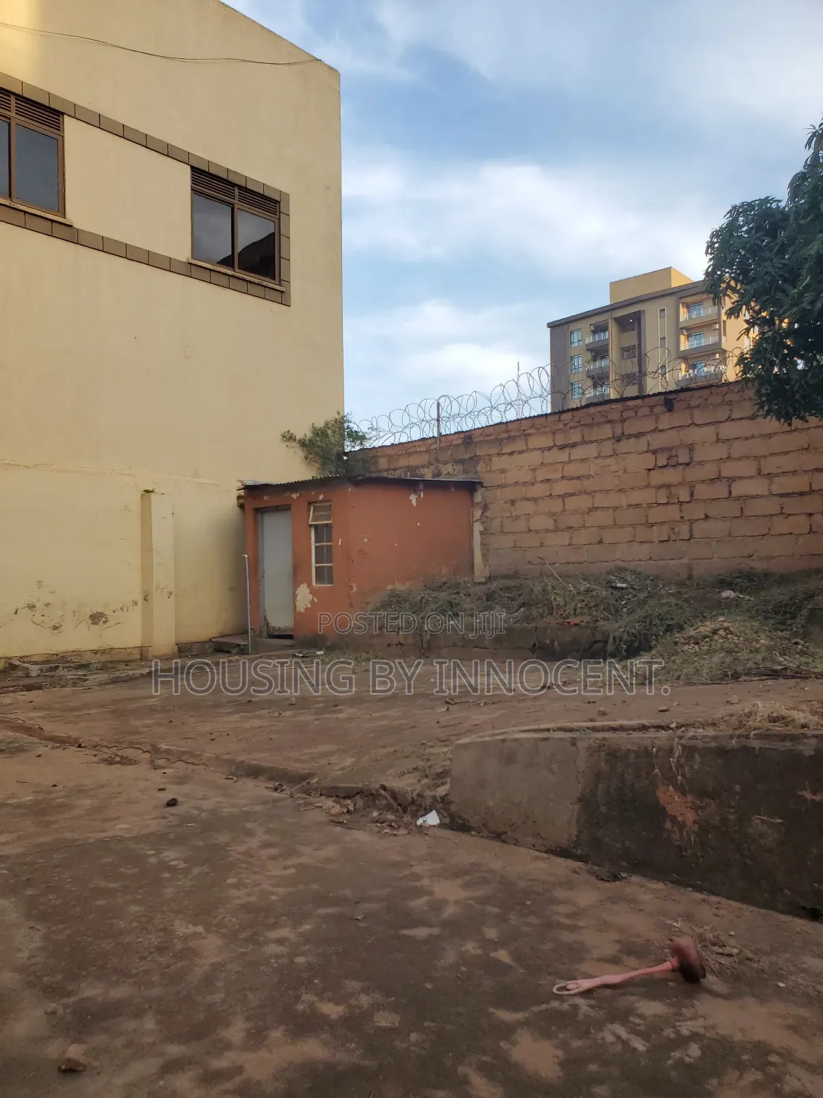 3bdrm Bungalow in Upper Mawanda Road, Central Division for rent