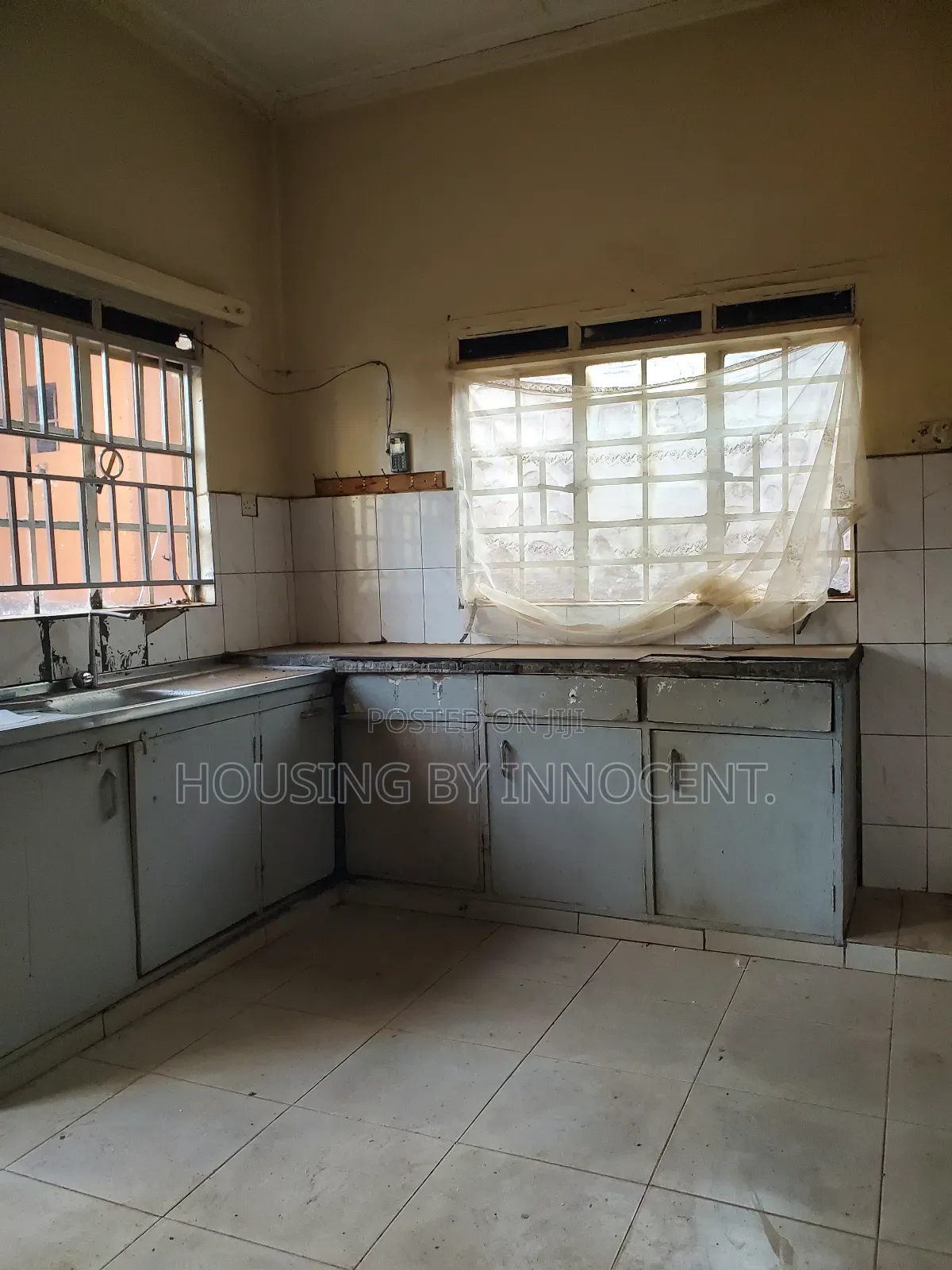 3bdrm Bungalow in Upper Mawanda Road, Central Division for rent