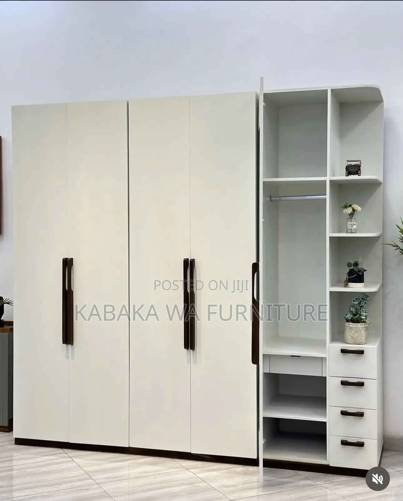 Wardrobe / Negotiable/ Good Price/ Wardrobe Wooden and Beautiful