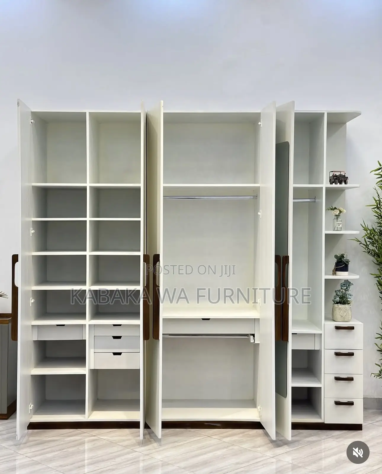 Wardrobe / Negotiable/ Good Price/ Wardrobe Wooden and Beautiful