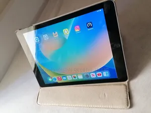 Apple iPad 5 (2022) 4 GB Silver