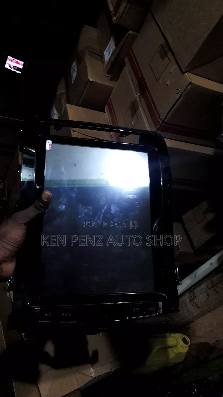 Landcruiser Lc200 V8 Tesla Radio and Screen
