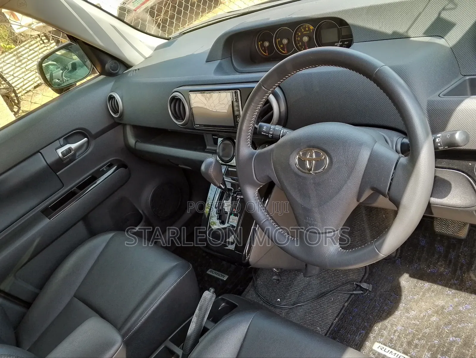 Toyota Corolla Rumion Hatchback 1.8 AWD 2011 Black