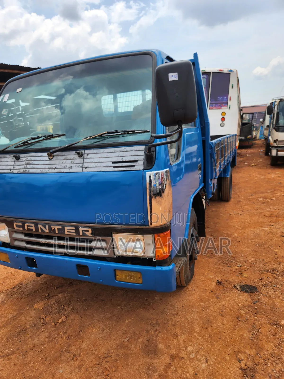 Mitsubishi Canter Truck 1990 Blue
