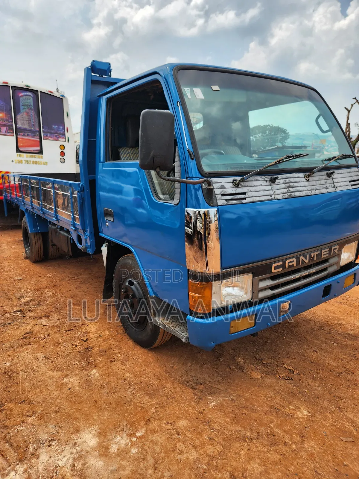Mitsubishi Canter Truck 1990 Blue