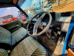 Mitsubishi Canter Truck 1990 Blue