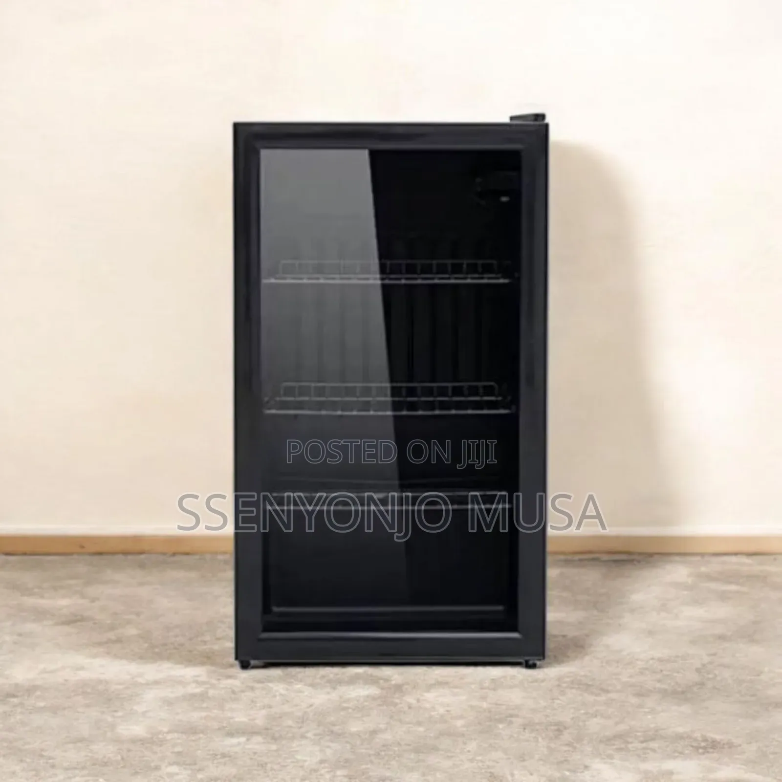 Hisense Mini Display Chiller/Cooler Fridge 91l With Glass Door