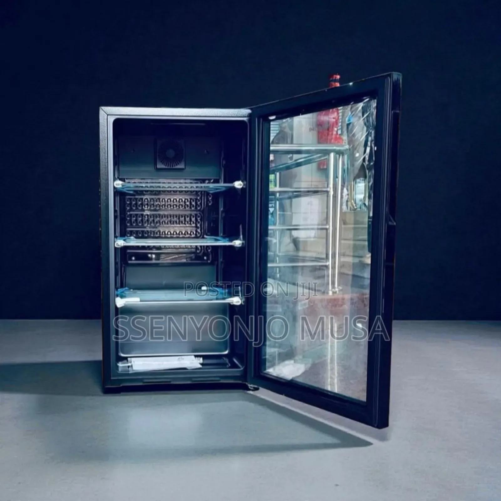 Hisense Mini Display Chiller/Cooler Fridge 91l With Glass Door