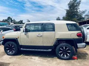 Toyota FJ Cruiser 2017 Gold
