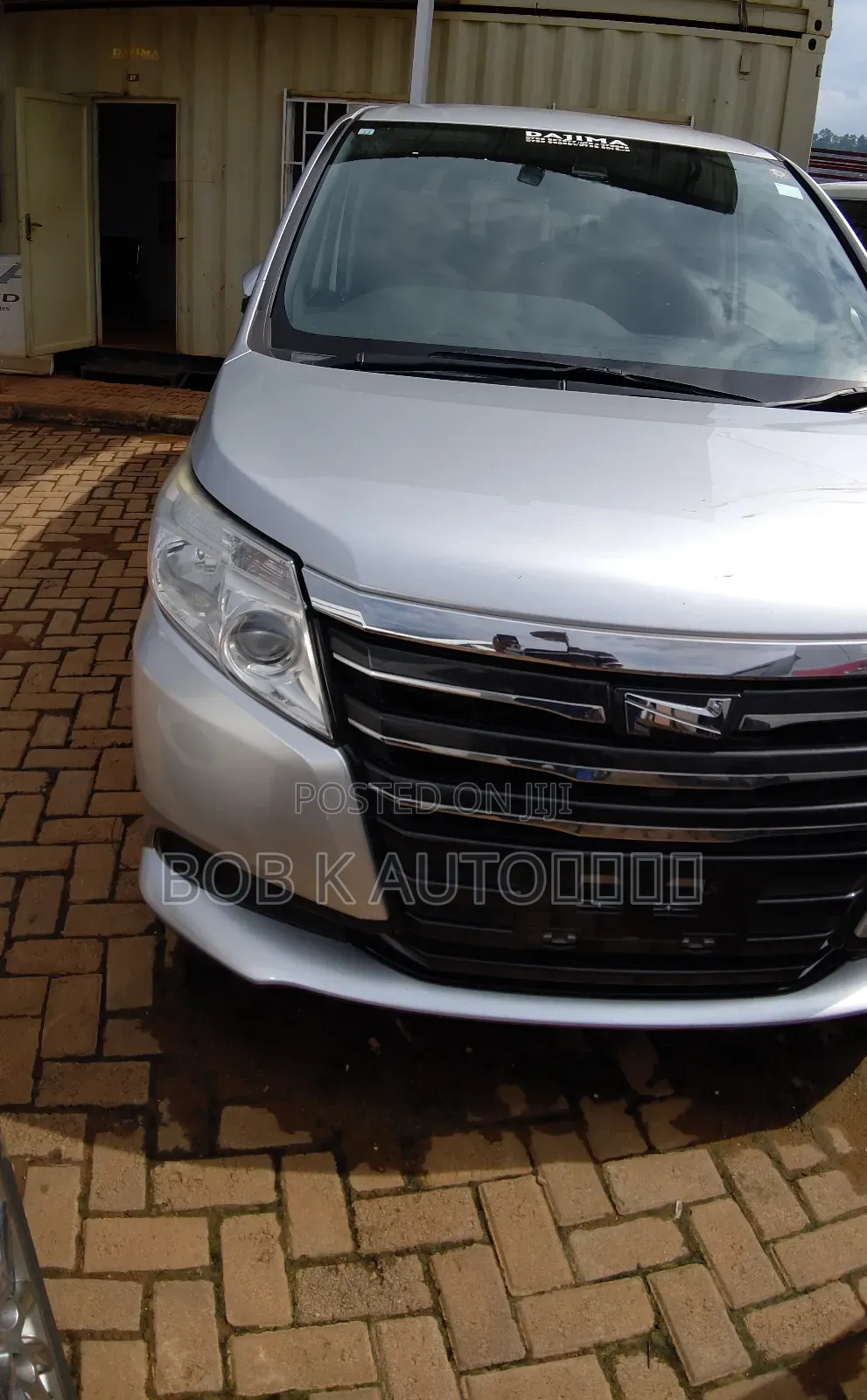 Toyota Noah 2.0 AWD (8 Seater) 2016 Silver