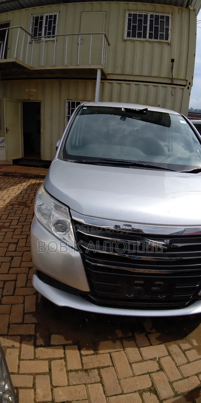 Toyota Noah 2.0 AWD (8 Seater) 2016 Silver