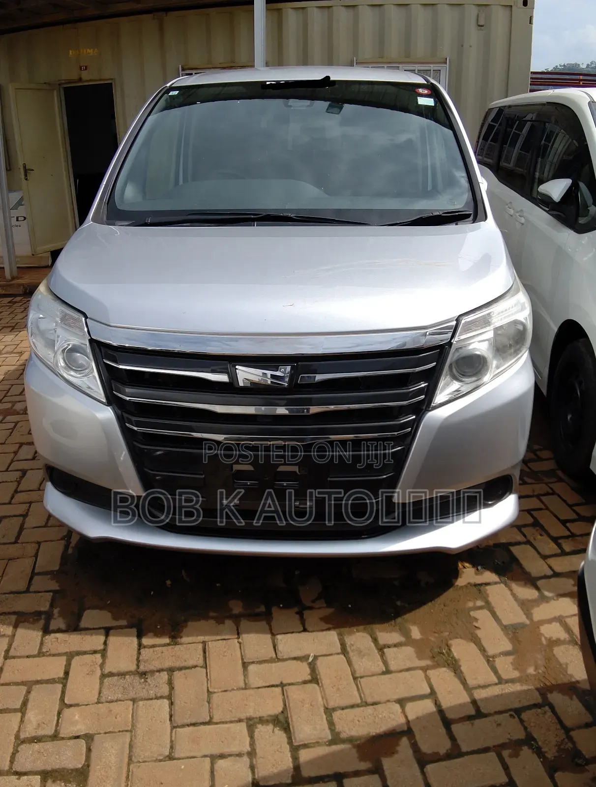 Toyota Noah 2.0 AWD (8 Seater) 2016 Silver