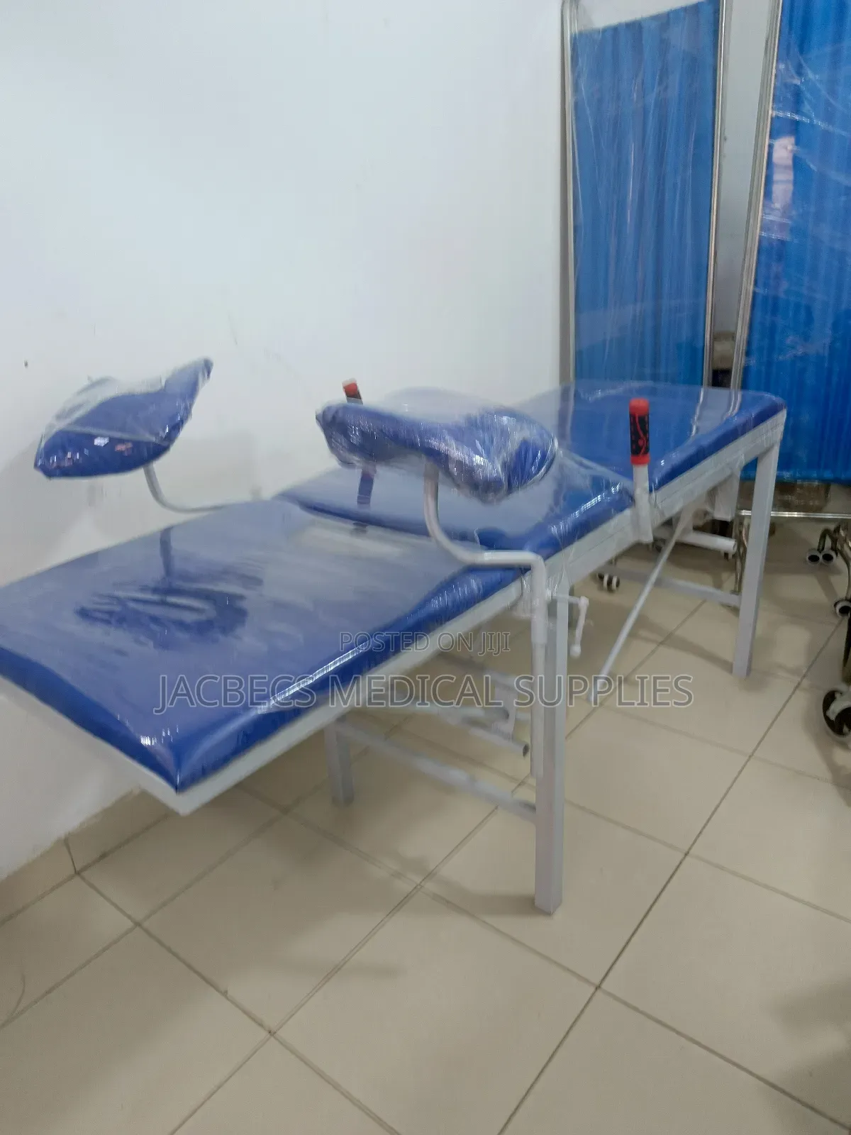 Delivery Bed in Blu Colour