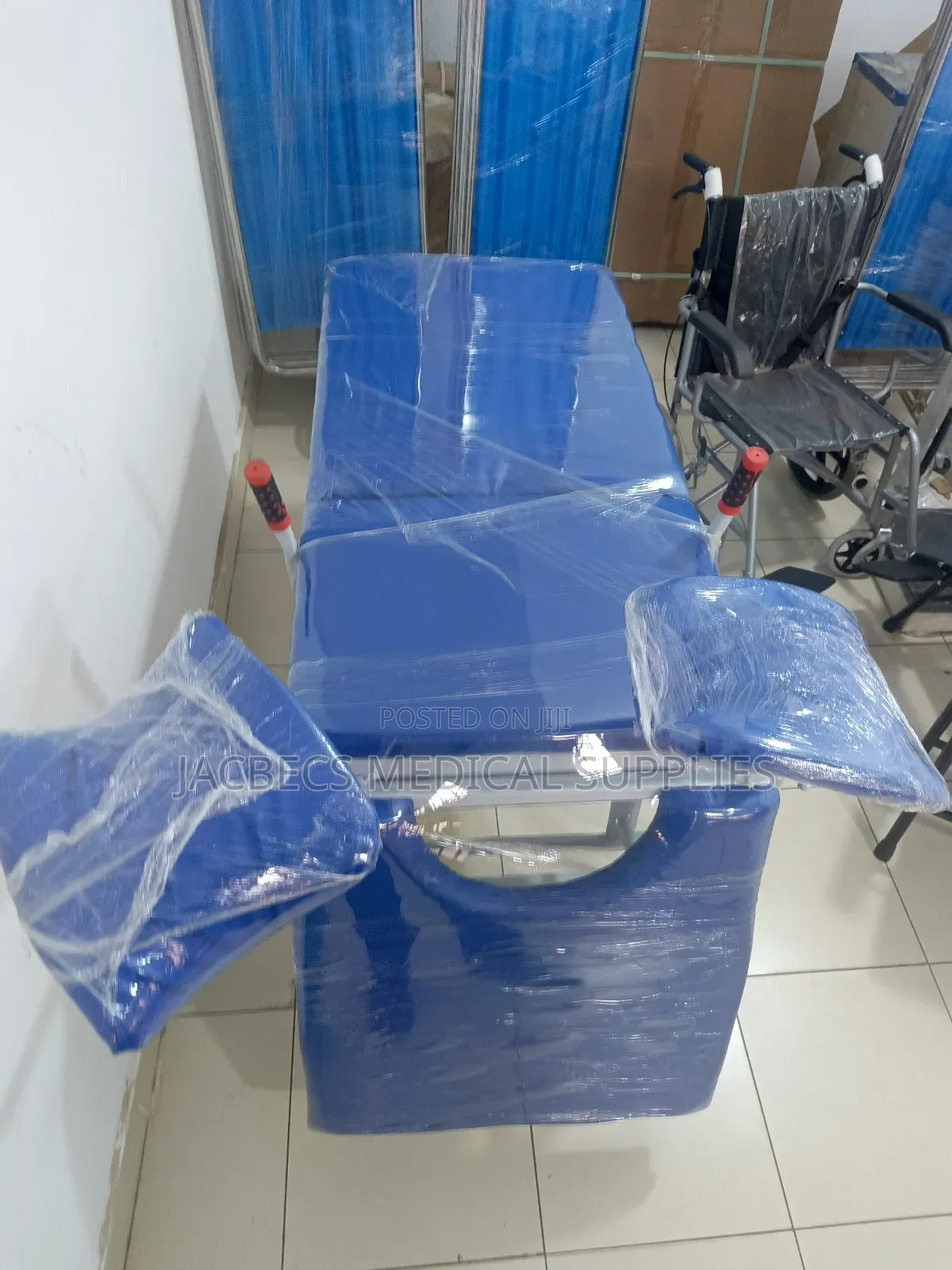 Delivery Bed in Blu Colour