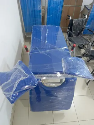 Delivery Bed in Blu Colour