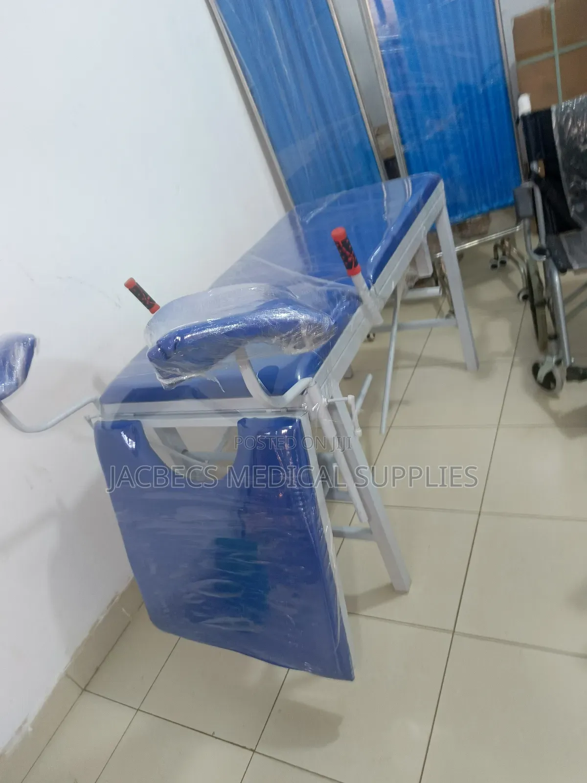 Delivery Bed in Blu Colour