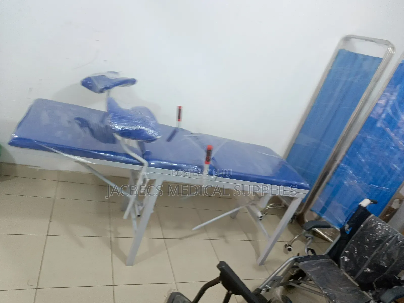 Delivery Bed in Blu Colour