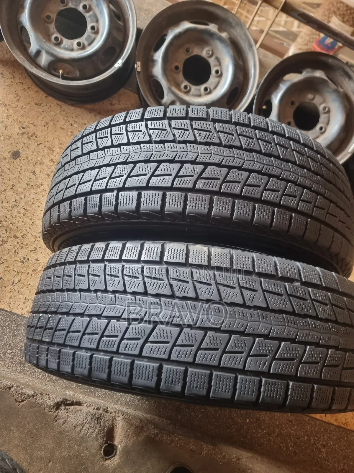 225/60r17 Dunlop Good Condition.
