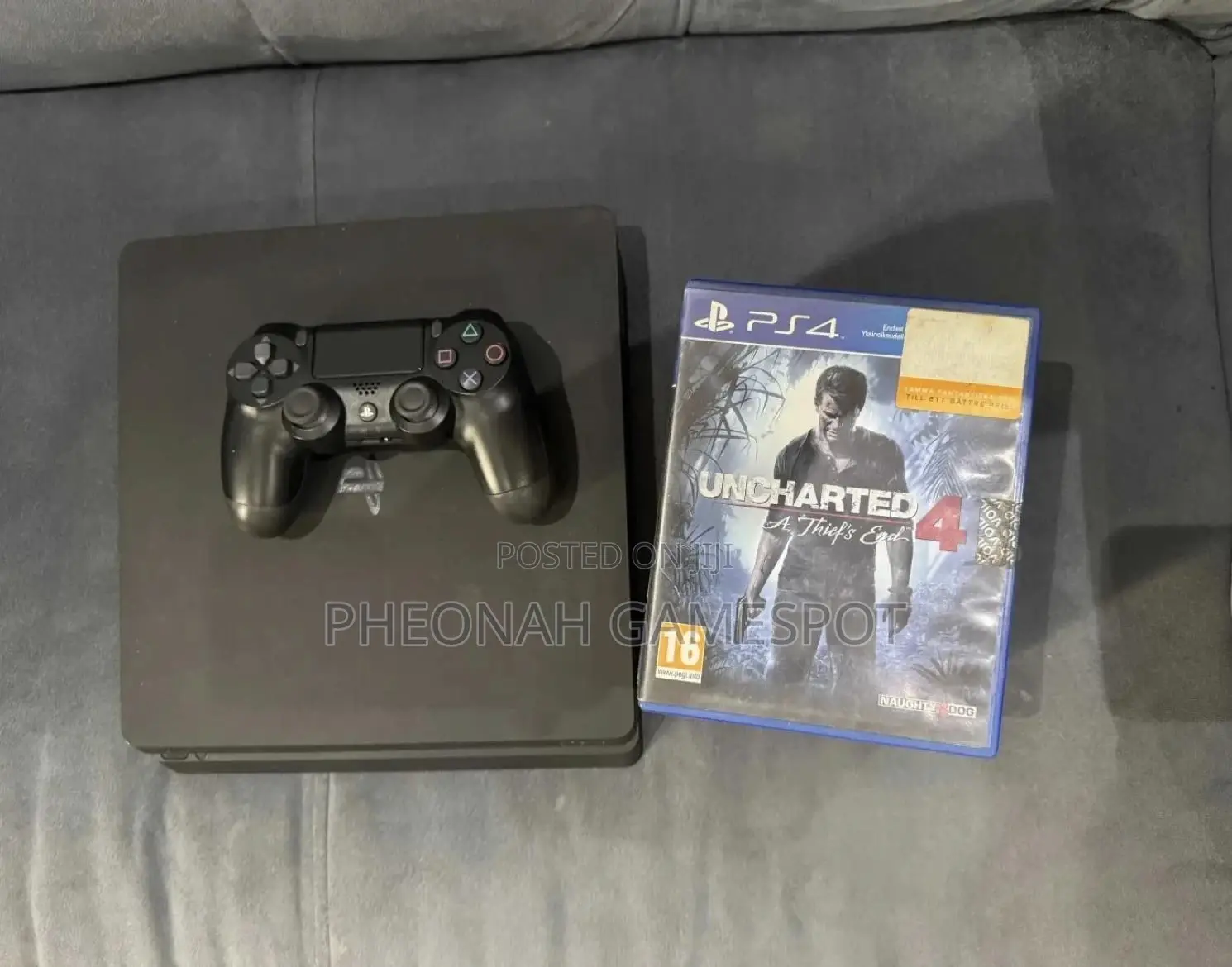 Playstation 4 Slim, 2 Pads, 11 Cool Games Installed.