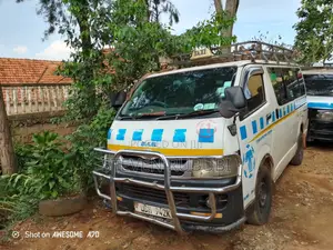 Toyota HiAce 2007 White