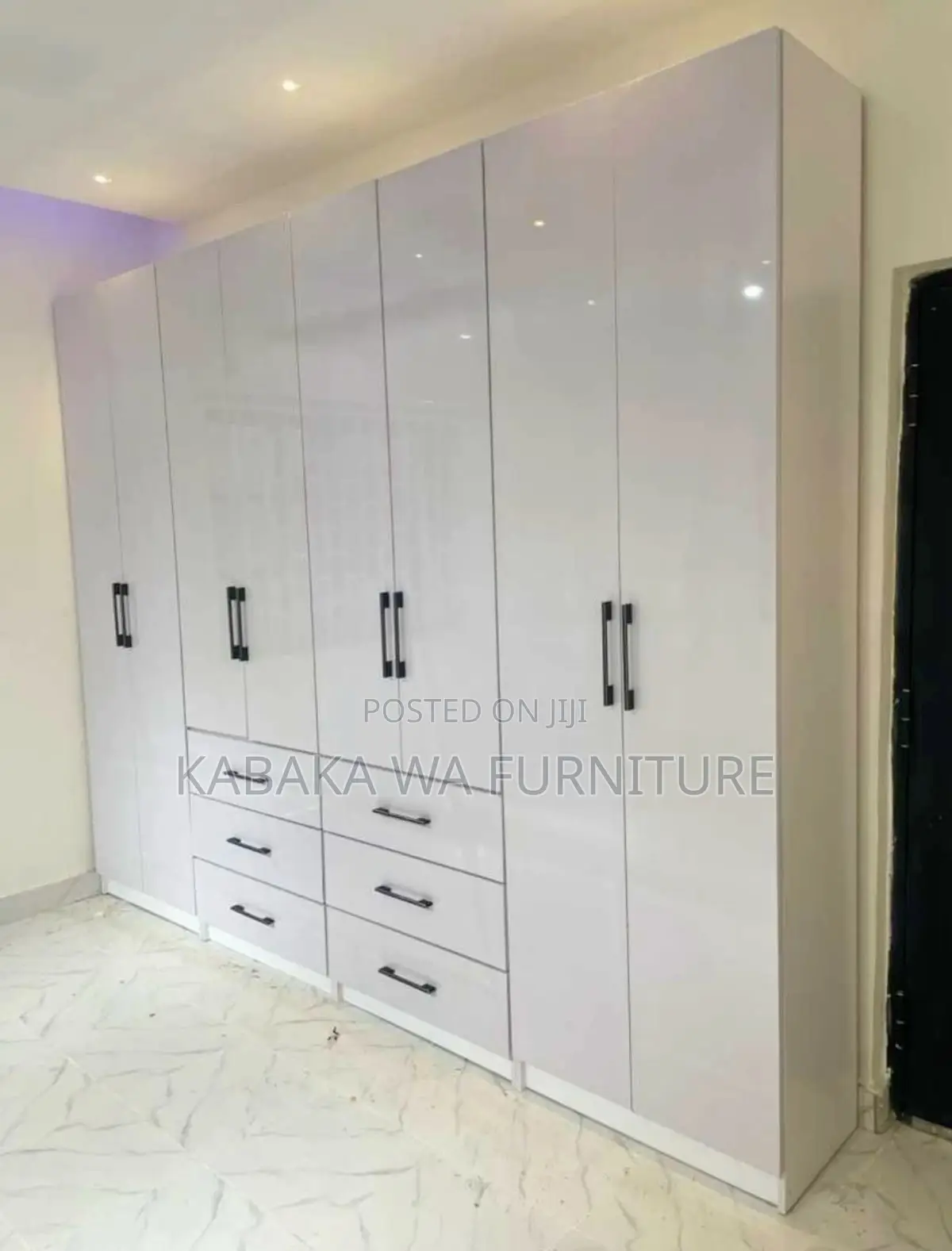 Amovable Wardrobe White /in Colour and /Drawers and Big Wardrobe/