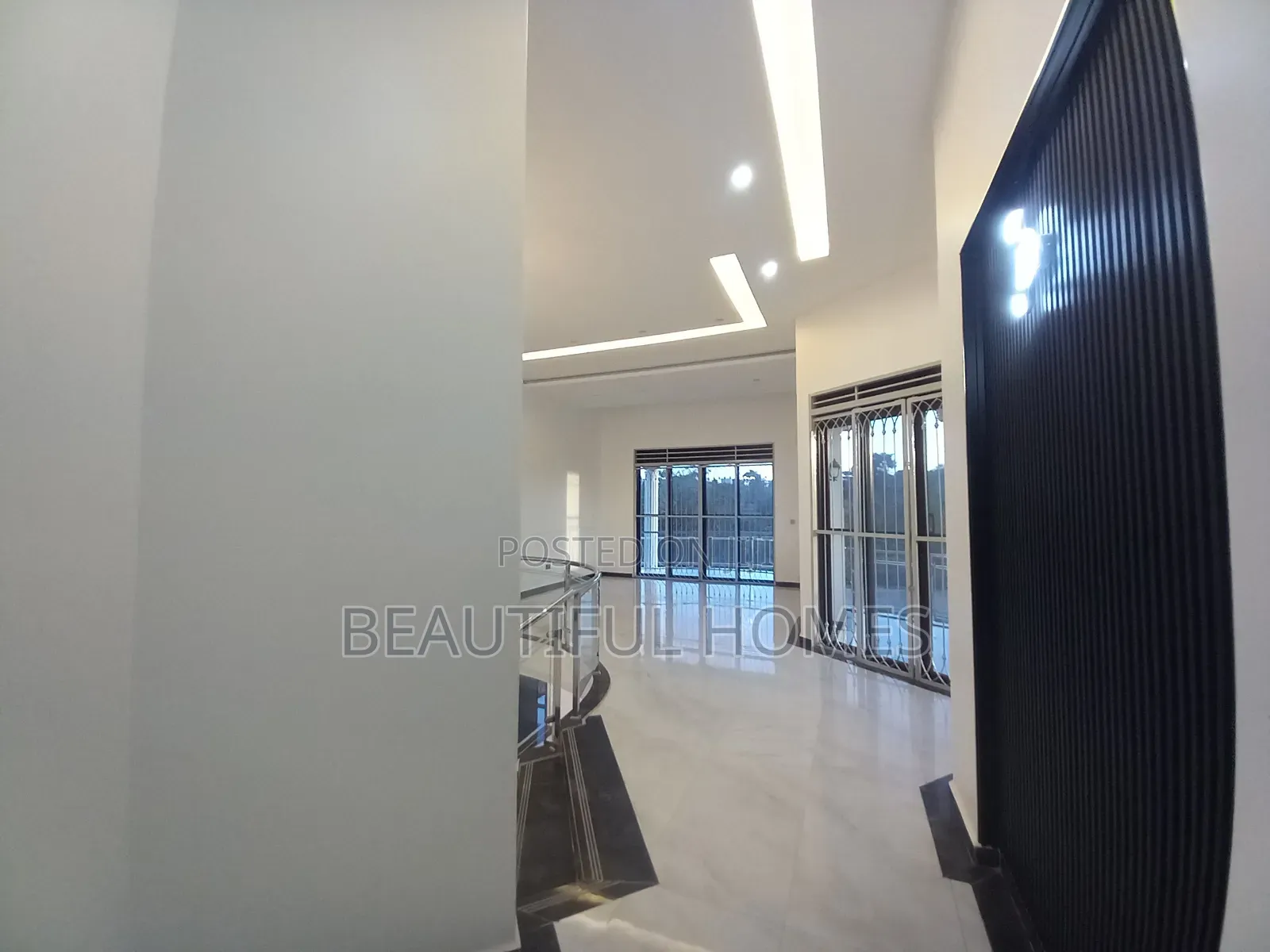 Furnished 6bdrm Duplex in Kira for sale