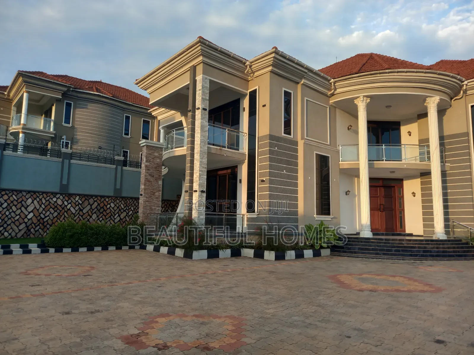 Furnished 6bdrm Duplex in Kira for sale