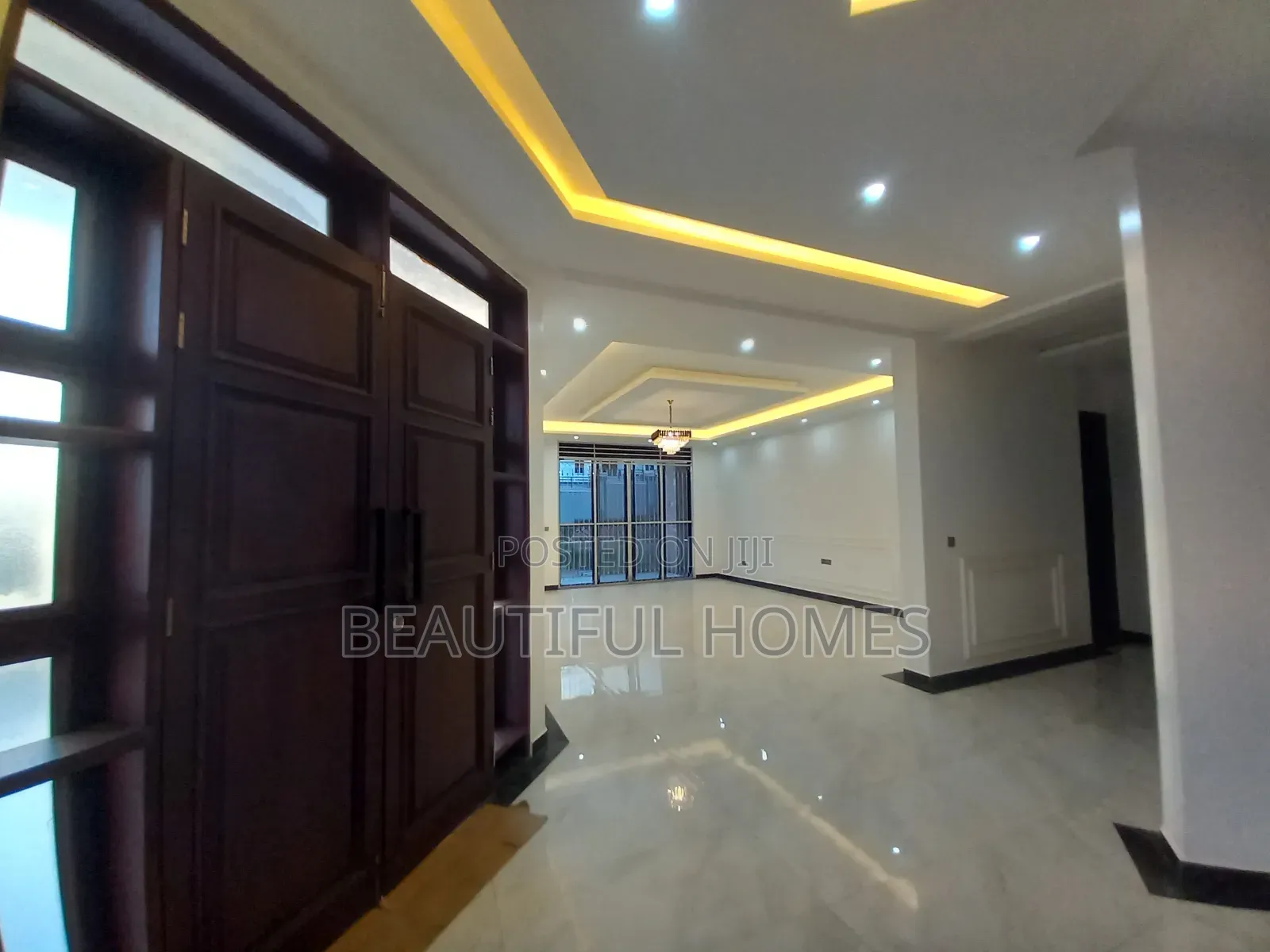 Furnished 6bdrm Duplex in Kira for sale