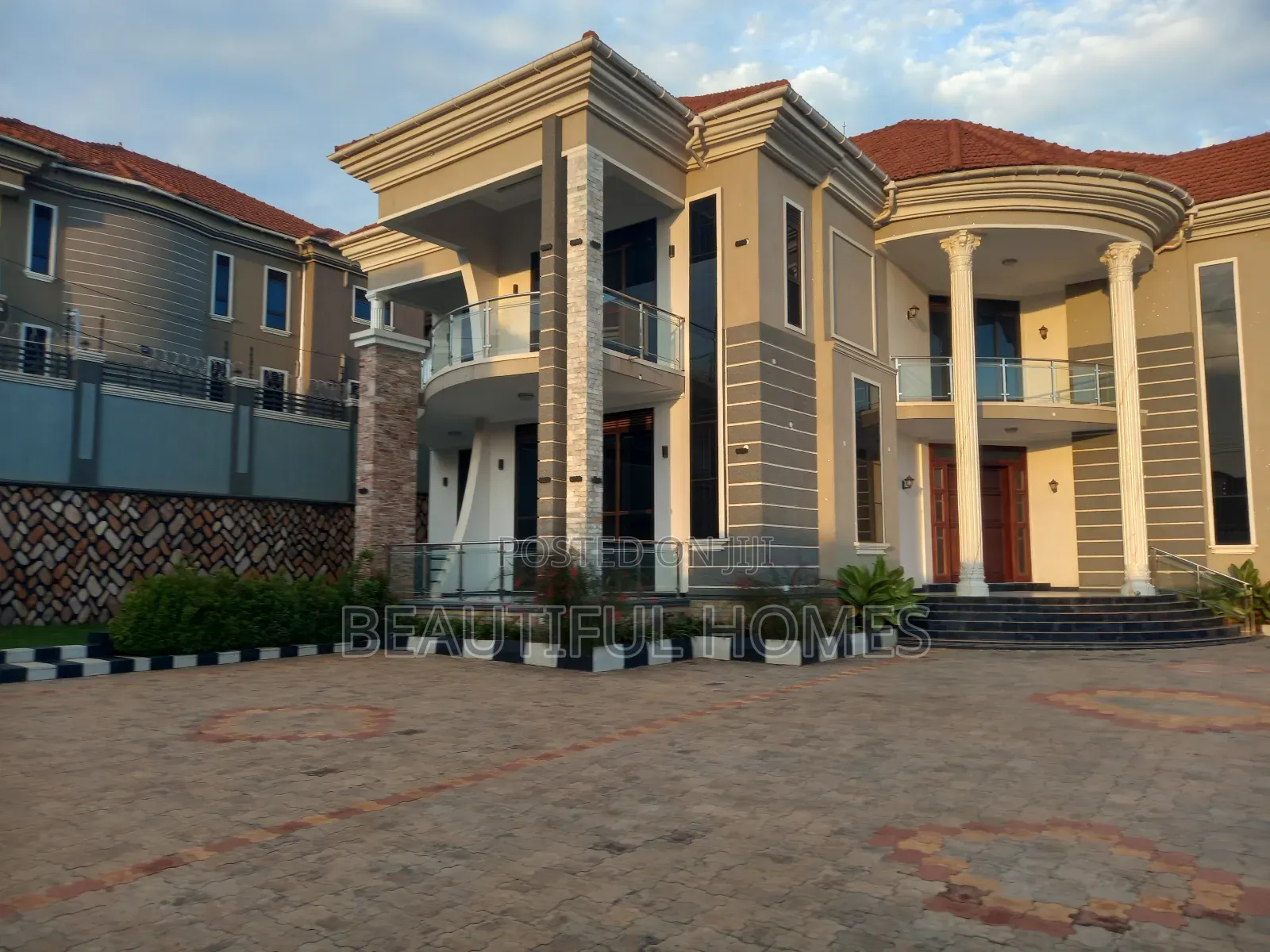 Furnished 6bdrm Duplex in Kira for sale