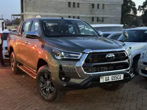 Toyota Hilux 2023 Green