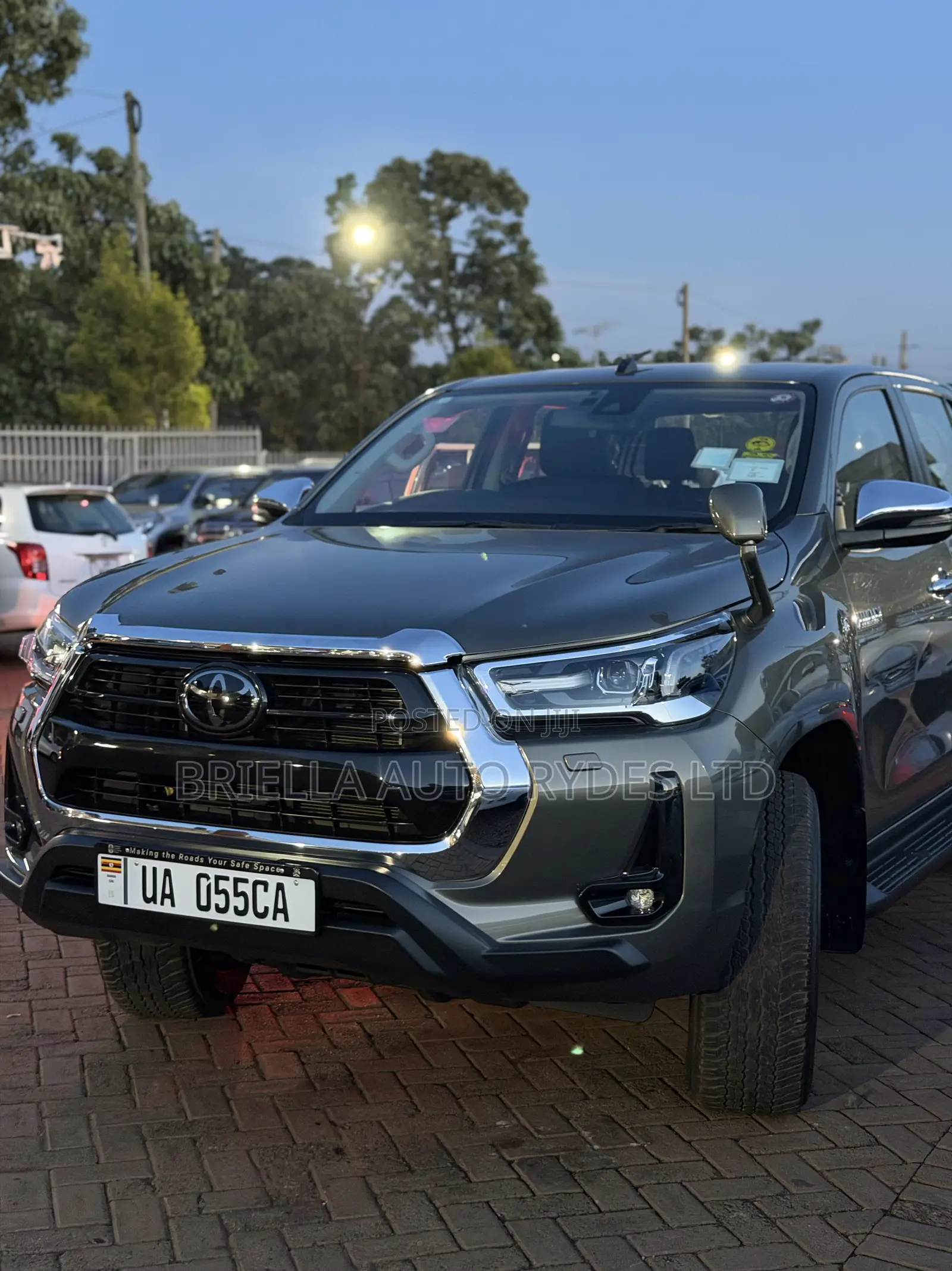 Toyota Hilux 2023 Green