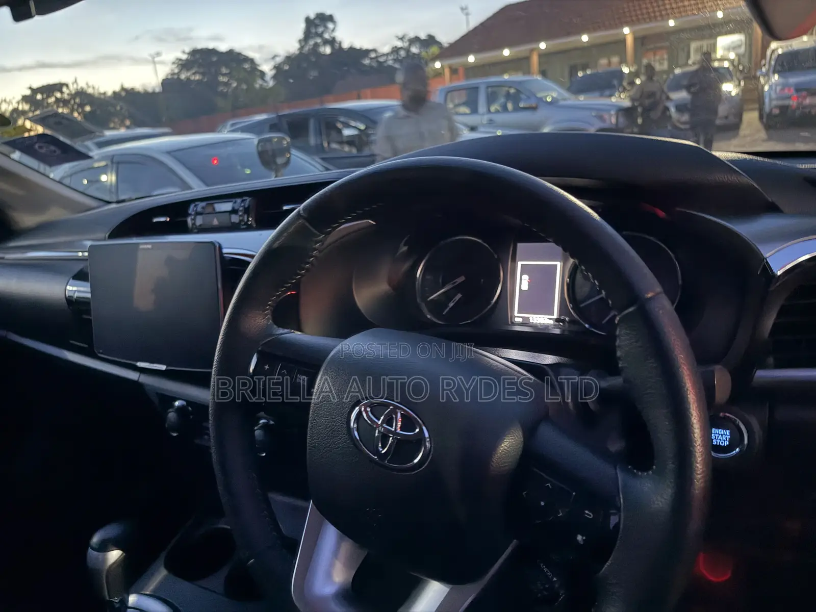 Toyota Hilux 2023 Green