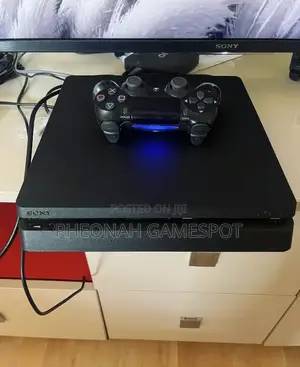 Ps4 Slim, Clean and Fast, 2 Pads, 18 Fun Games Preloaded.