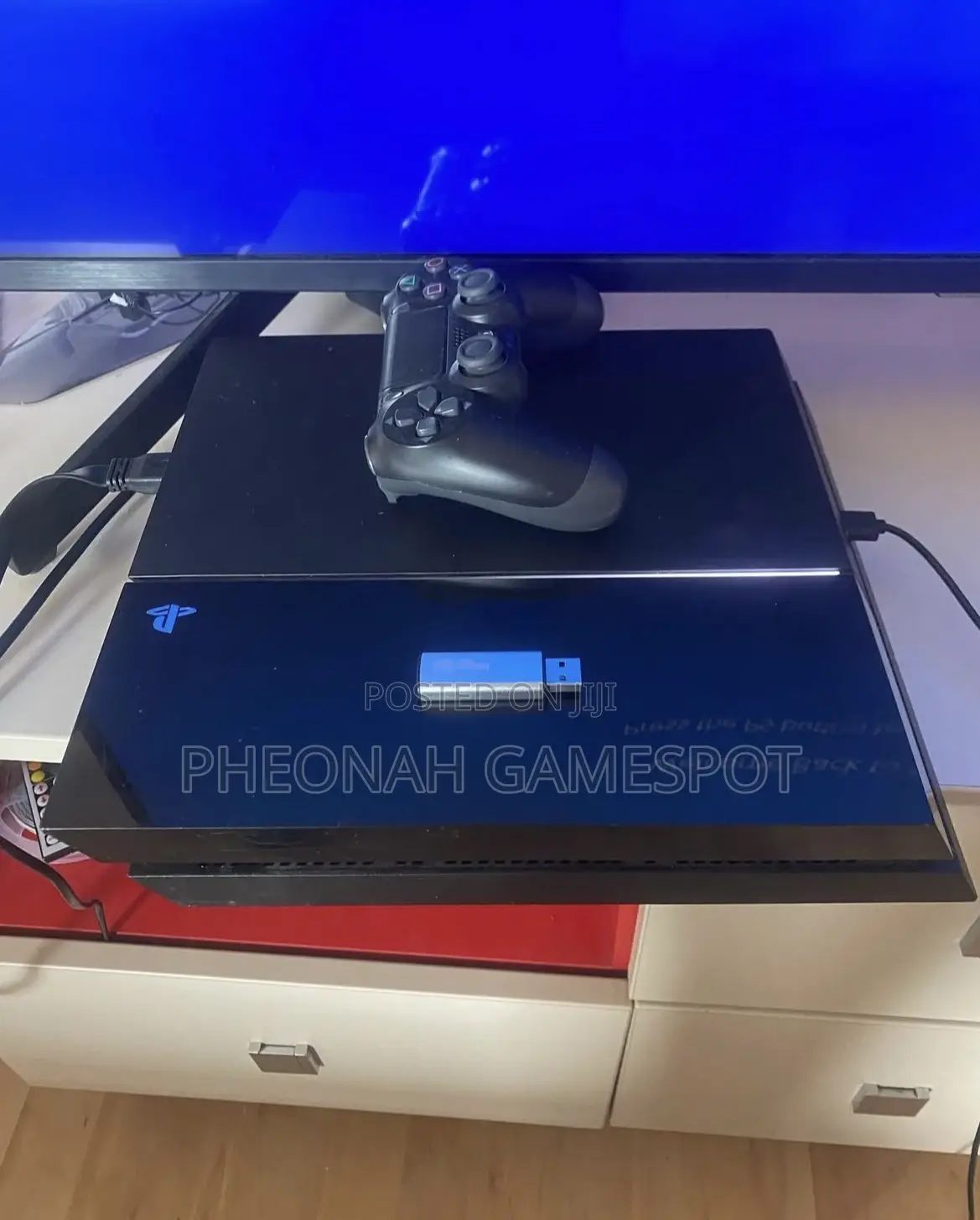 Playstation 4 , 2 Pads, 11 Great Games Installed.