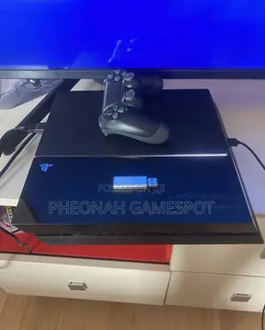 Playstation 4 , 2 Pads, 11 Great Games Installed.