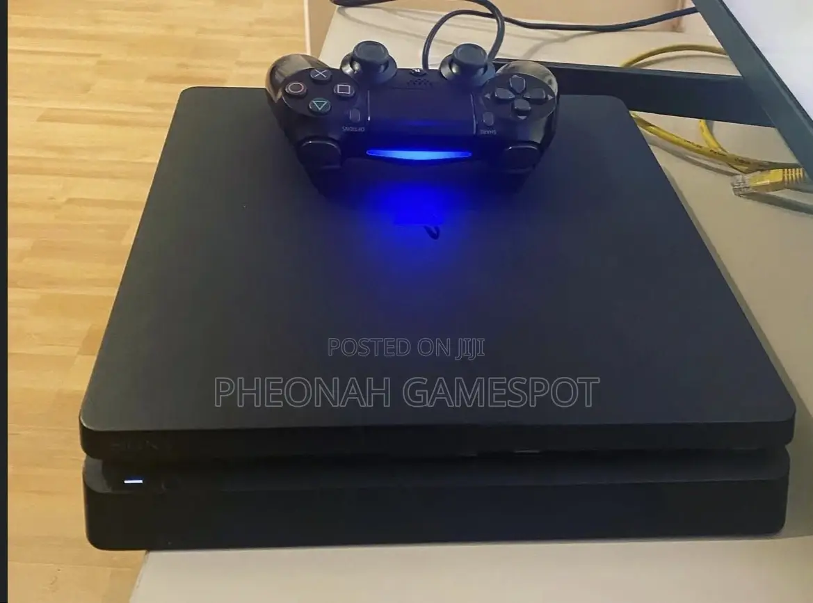 Ps4 Slim Neat and Fast, 2 Pads, 14 Top Games Ready.