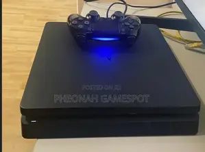 Ps4 Slim Neat and Fast, 2 Pads, 14 Top Games Ready.