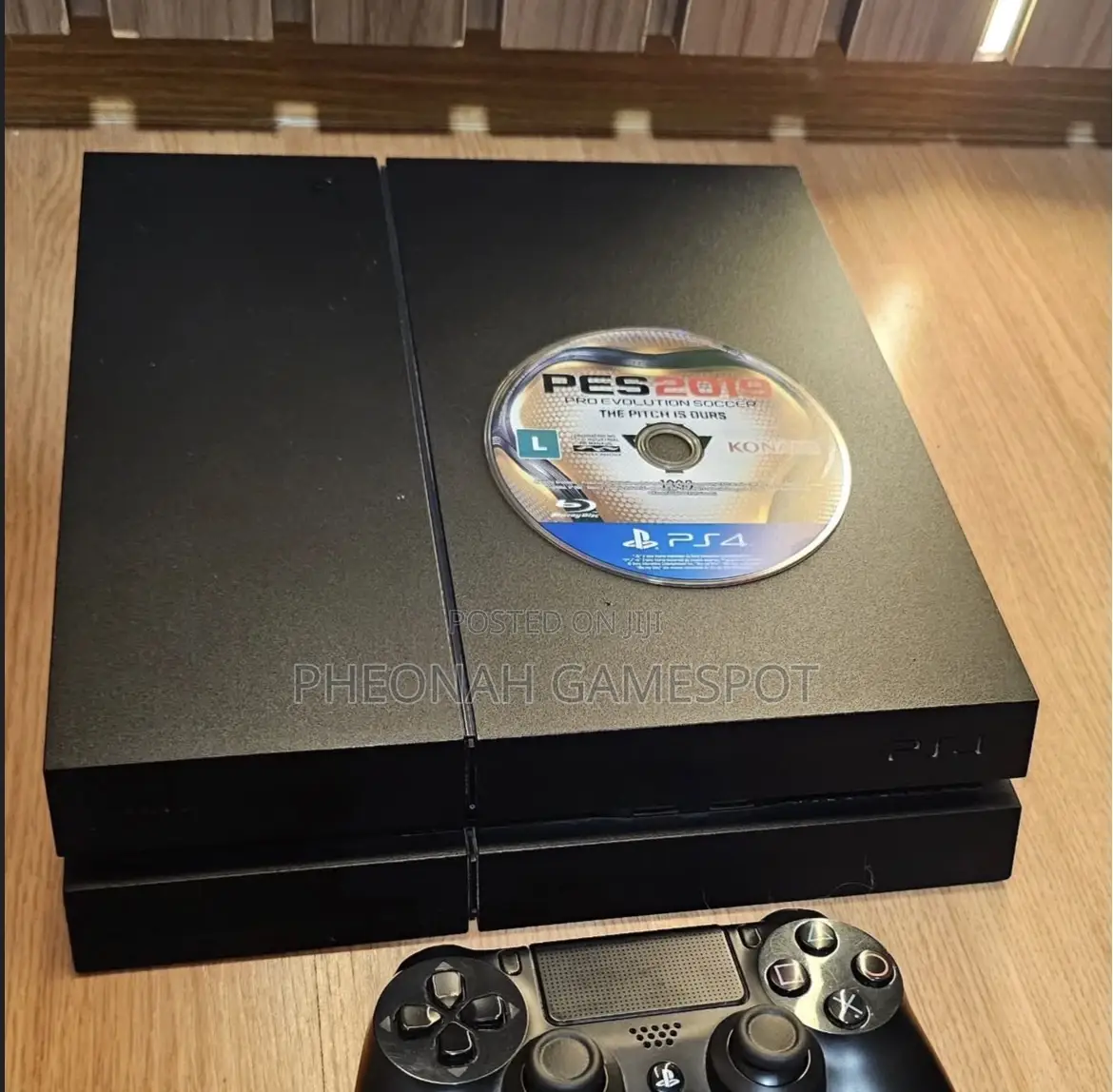 Full Ps4 Standard Bundle! Chipped. 12 Games, Fc26, 2 Controllers.