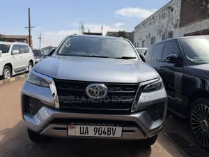 Toyota Fortuner 2016 Silver
